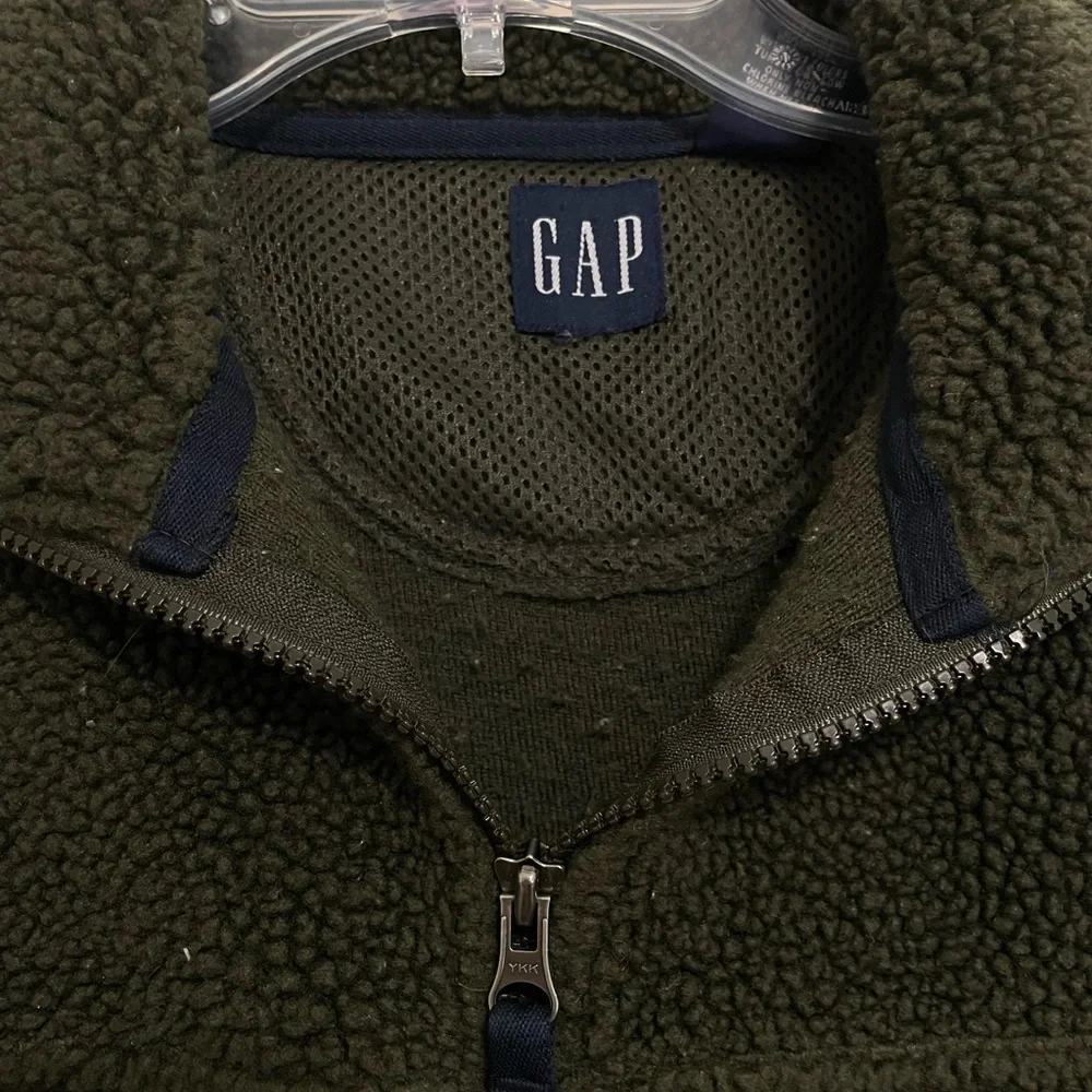 GAP Olive Fleece Vest- Size XS~~ Outdoor or Hiking‎
